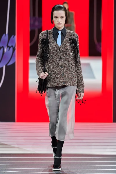 Look 15